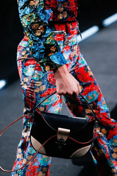 Look 90